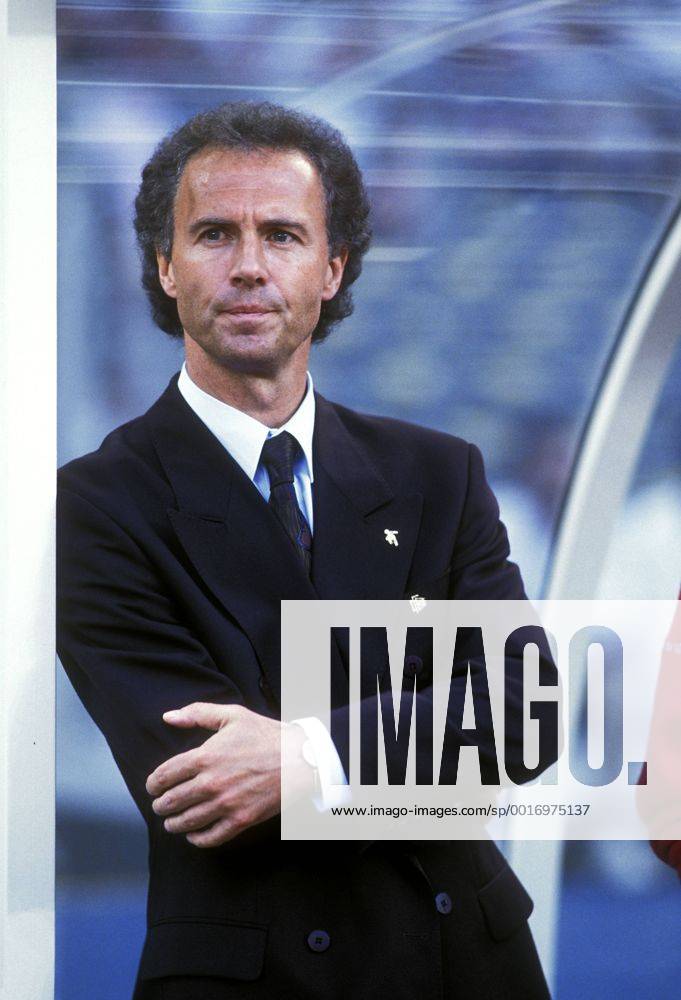 BECKENBAUER Franz Trainer Team_Deutschland FIFA Fussball Weltmeisterschaften 1990 in Italien Halbfinalspiel in Turin HALBFINALE Deutschland_England 5_4 in Turin Fussball Portrait