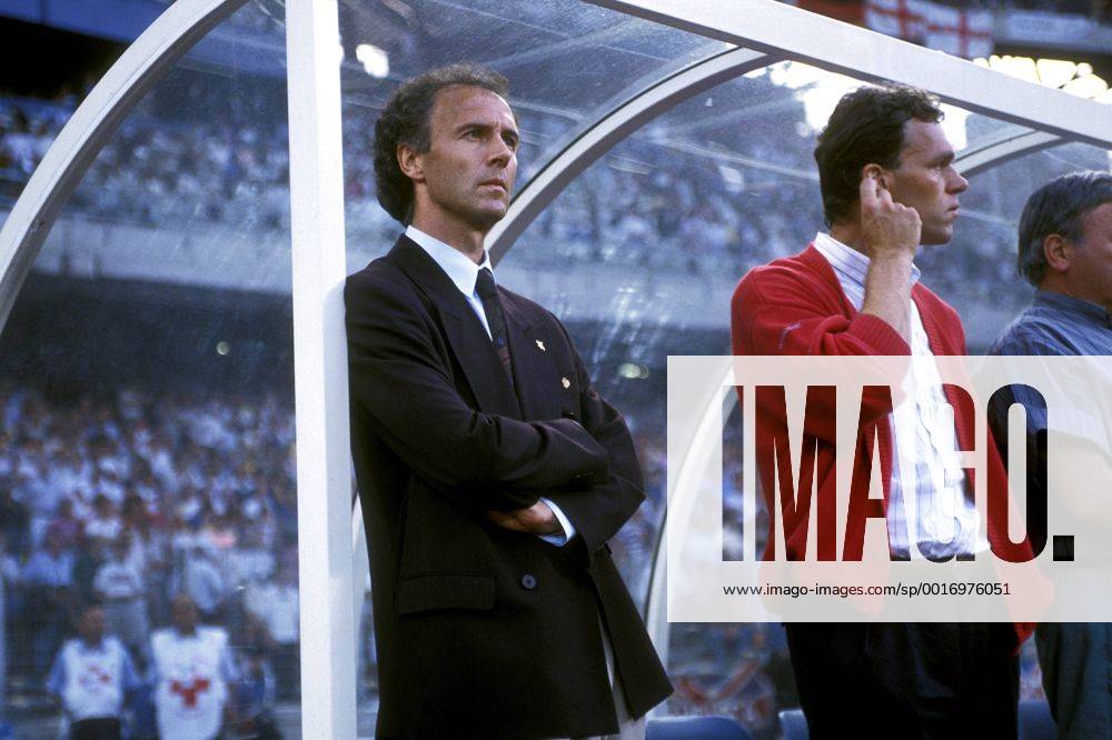 BECKENBAUER Franz Trainer Team_Deutschland FIFA Fussball Weltmeisterschaften 1990 in Italien Halbfinalspiel in Turin HALBFINALE Deutschland_England 5_4 in Turin Fussball Portrait
