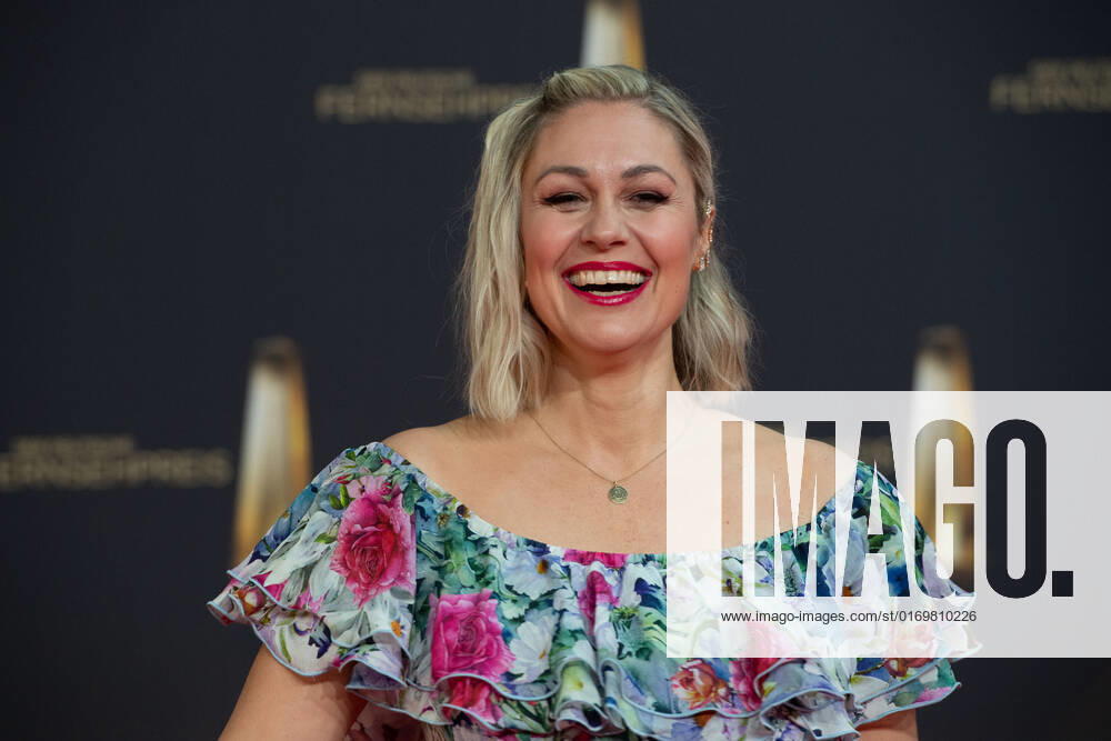 Ruth MOSCHNER, Moderatorin, Roter Teppich, Red Carpet Show, Ankunft, arrival, Verleihung des Deutschen Fernsehpreises, Der Deutsche Fernsehpreis 2022, Deutscher Fernsehpreis 2022 in Koeln, am 14.09.2022.