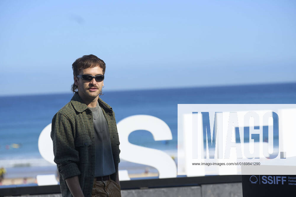 Ricardo Gomez attended La Ruta Photocall during 70th San Sebastian International Film Festival at Kursaal Palace on September 22, 2022 in Donostia San Sebastian, Spain Madrid Spain - ZUMAg15_ 20220922_zaf_g15_076