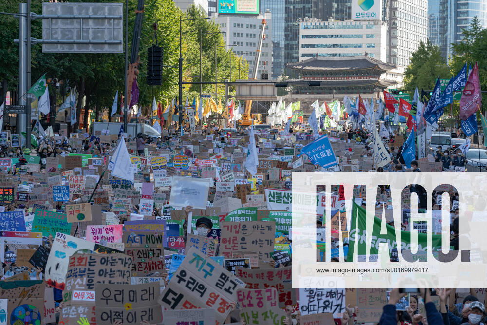 Climate Justice March In Seoul Protesters at Climate Justice March are seen around Gwanghwamun area on September 24, 2022 in Seoul, South Korea. The demonstration demanded the government to stop using Fossil Energy system and climate justice. About 10,000 people by The Police s estimate (35,000 people by The Organizer s estimate) gathered at the demonstration on the day. Seoul South Korea