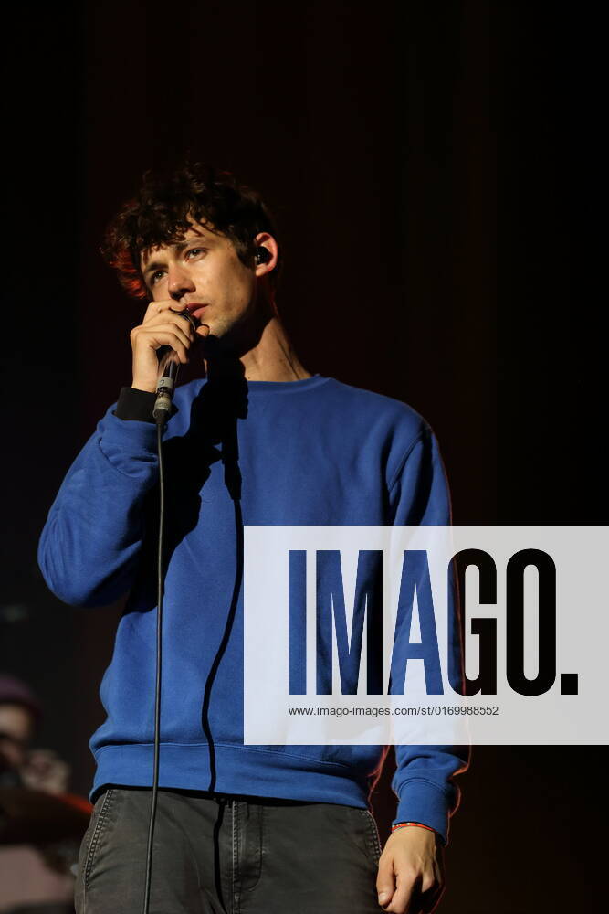 Henning May von der Band AnnenMayKantereit beim Lollapalooza Festival im Olympiapark in Berlin, 24. September 2022. Lollapalooza Berlin 2022