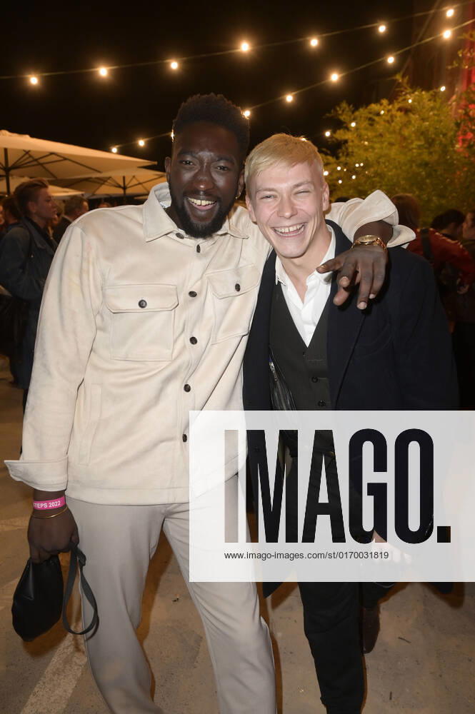 Farba Dieng und Julius Nitschkoff bei der 23. Verleihung der First Steps Awards 2022 im Motorwerk. Berlin