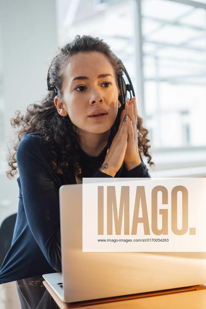 Customer service representative with laptop sitting at desk in office model released, Symbolfoto property released, JOSEF12931