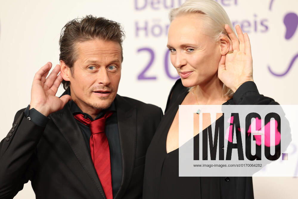 20. Deutsche Hörfilmpreis 2022 Roman Knizka mit Freundin Nele Herrmann Verrleihung des 20. Deutschen Hörfilmpreises 2022 in den Bolle Festsäle am Spree-Bogen in Berlin