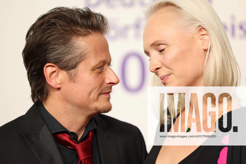 20. Deutsche Hörfilmpreis 2022 Roman Knizka mit Freundin Nele Herrmann Verrleihung des 20. Deutschen Hörfilmpreises 2022 in den Bolle Festsäle am Spree-Bogen in Berlin