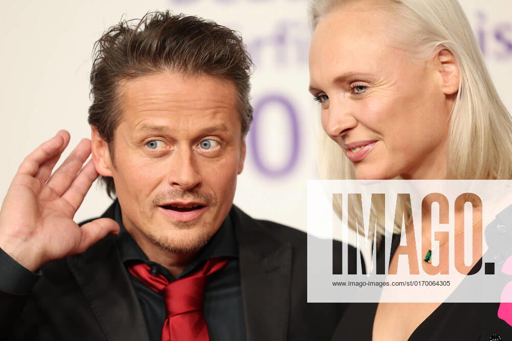 20. Deutsche Hörfilmpreis 2022 Roman Knizka mit Freundin Nele Herrmann Verrleihung des 20. Deutschen Hörfilmpreises 2022 in den Bolle Festsäle am Spree-Bogen in Berlin