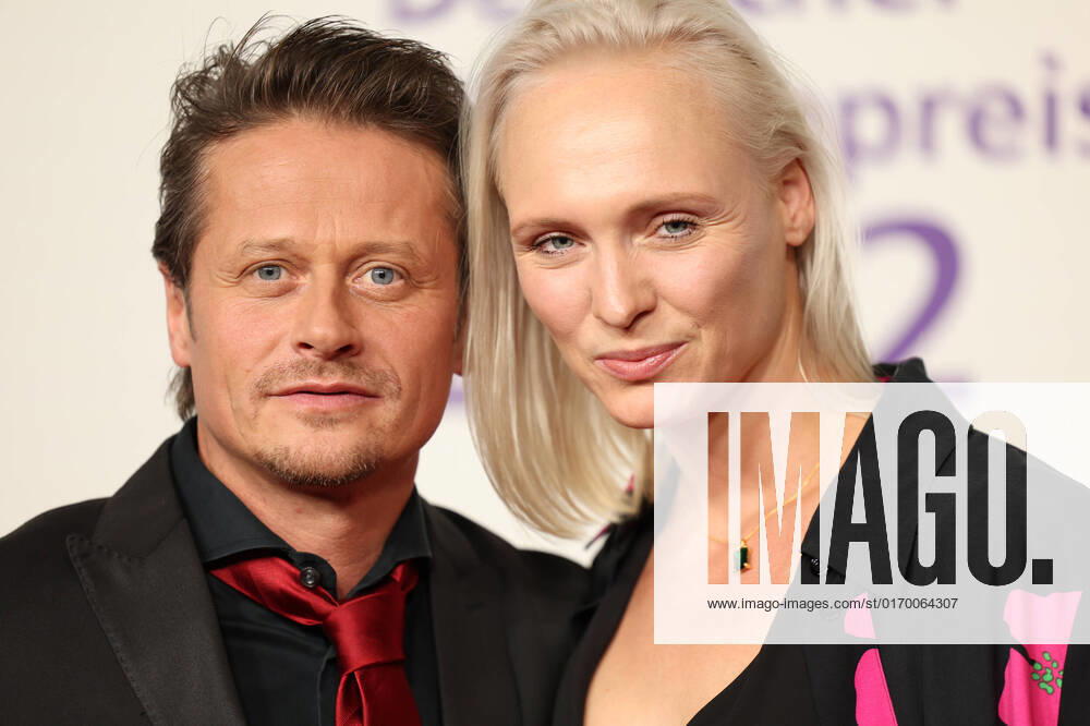 20. Deutsche Hörfilmpreis 2022 Roman Knizka mit Freundin Nele Herrmann Verrleihung des 20. Deutschen Hörfilmpreises 2022 in den Bolle Festsäle am Spree-Bogen in Berlin
