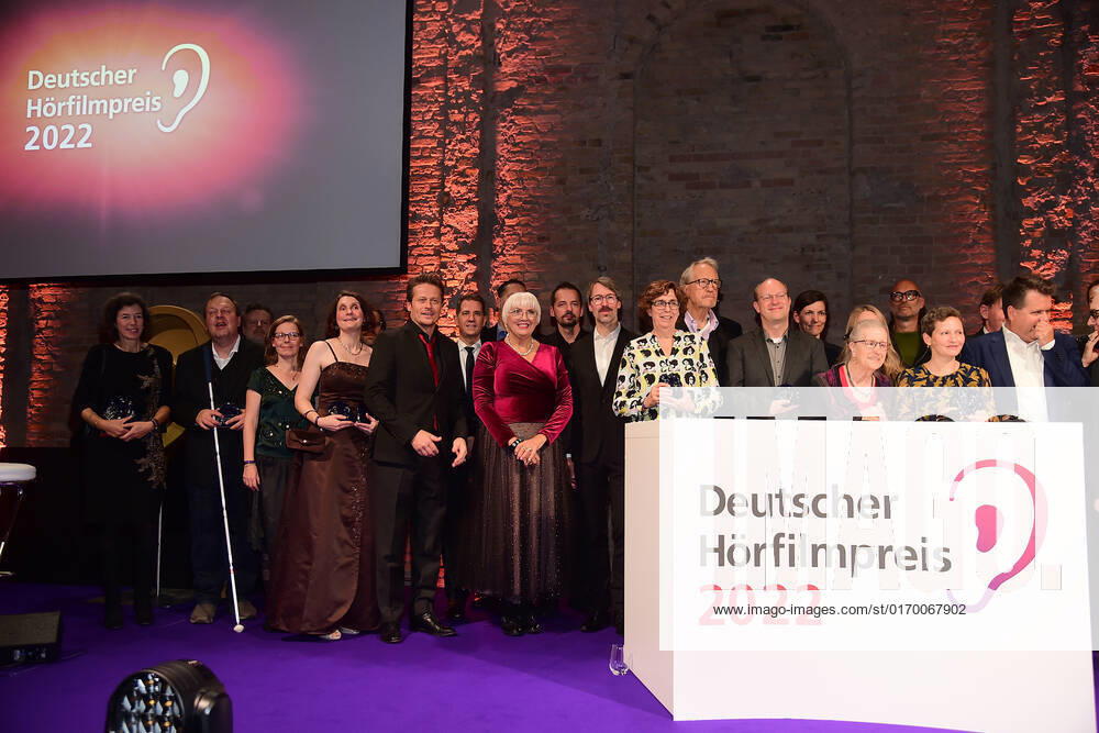 Verleihung des 20. Deutschen Hörfilmpreises Gruppenbild aller Gewinner und Laudatoren Verleihung des 20. Deutschen Hörfilmpreises 2022 in den BOLLE Festsäle am Spree-Bogen in Berlin am 27.09.2022
