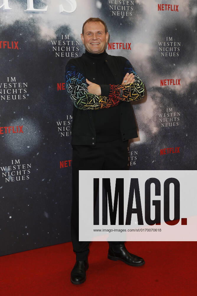 Deutschlandpremiere Netflix von - Im Westen nichts Neues Devid Striesow auf dem roten Teppich bei der Deutschlandpremiere Netflix von - Im Westen nichts Neues - im Kino International in Berlin.