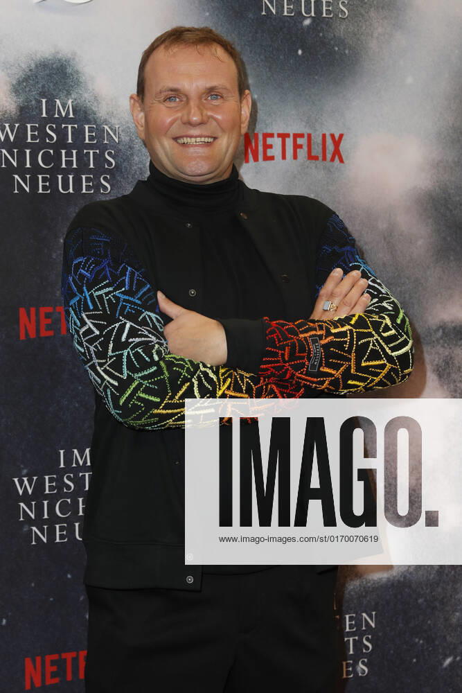 Deutschlandpremiere Netflix von - Im Westen nichts Neues Devid Striesow auf dem roten Teppich bei der Deutschlandpremiere Netflix von - Im Westen nichts Neues - im Kino International in Berlin.