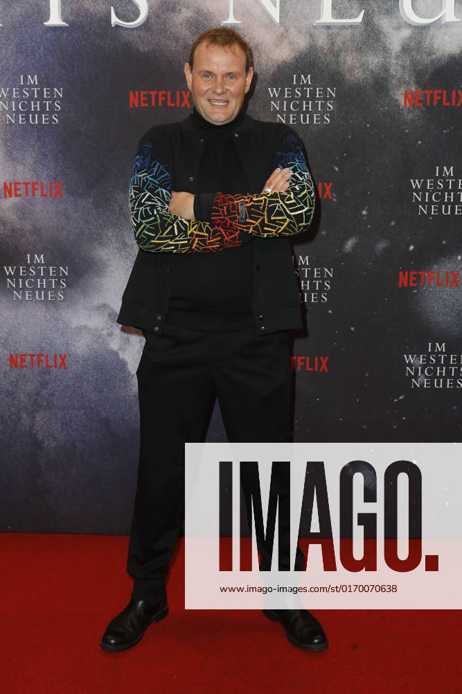 Deutschlandpremiere Netflix von - Im Westen nichts Neues Devid Striesow auf dem roten Teppich bei der Deutschlandpremiere Netflix von - Im Westen nichts Neues - im Kino International in Berlin.
