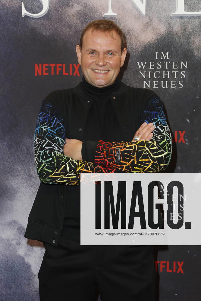 Deutschlandpremiere Netflix von - Im Westen nichts Neues Devid Striesow auf dem roten Teppich bei der Deutschlandpremiere Netflix von - Im Westen nichts Neues - im Kino International in Berlin.