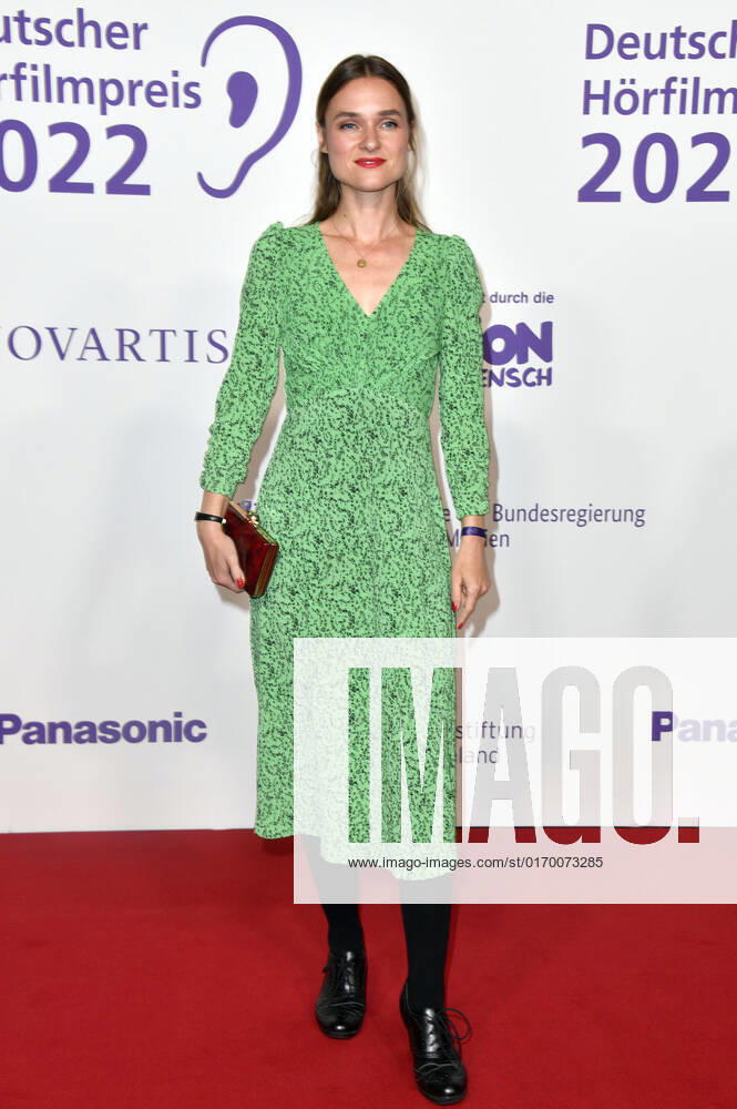 Josephin Busch bei der Verleihung des 20. Deutschen Hörfilmpreises 2022 in den Bolle Festsälen am Spree-Bogen. Berlin