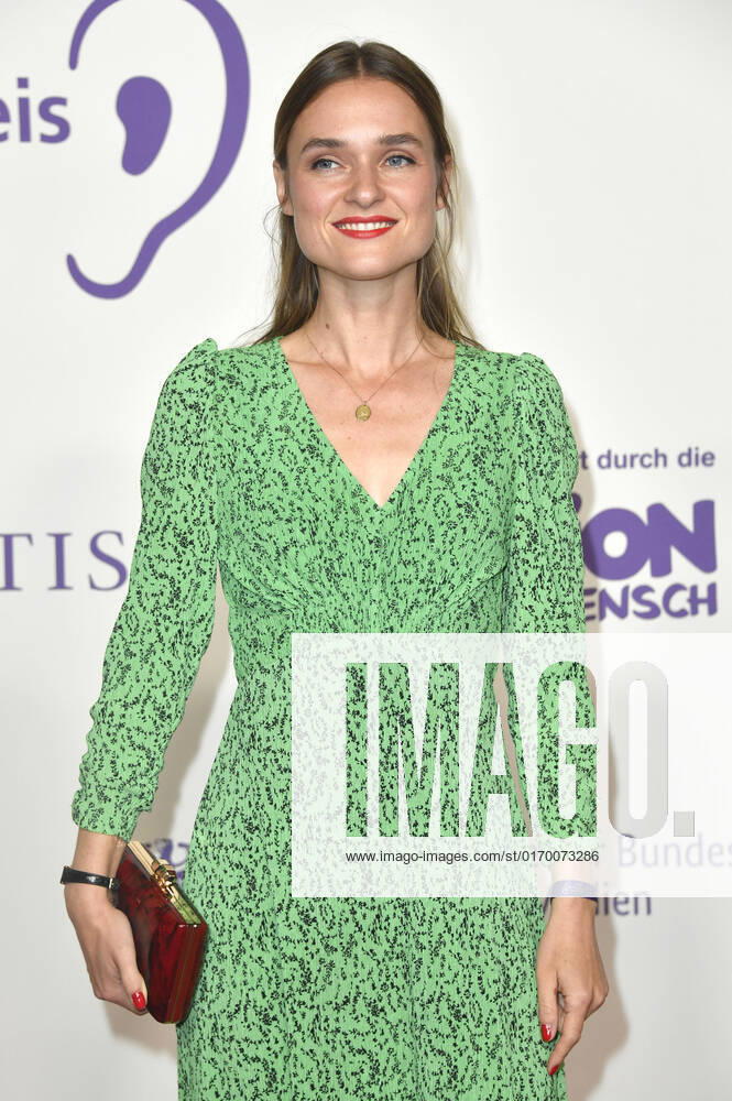 Josephin Busch bei der Verleihung des 20. Deutschen Hörfilmpreises 2022 in den Bolle Festsälen am Spree-Bogen. Berlin