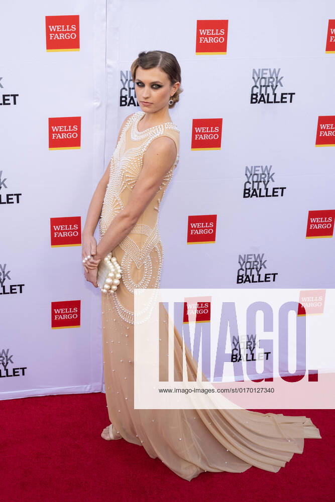 Miriam Miller arrives on the red carpet at the New York City Ballet 2022 Fall Fashion Gala at the David H. Koch Theater in New York City on Wednesday, September 28, 2022. 1 NYP20220928552 GabrielexHoltermann