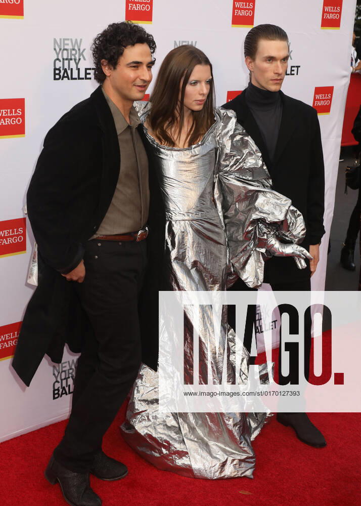 ZAC POSEN, actress JULIA FOX and HARRISON BALL attend the New York City Ballet 2022 Fall Fashion Gala held at the David H. Koch Theater at Lincoln Center. New York City USA - ZUMAk03_ 20220928_zaf_k03_031
