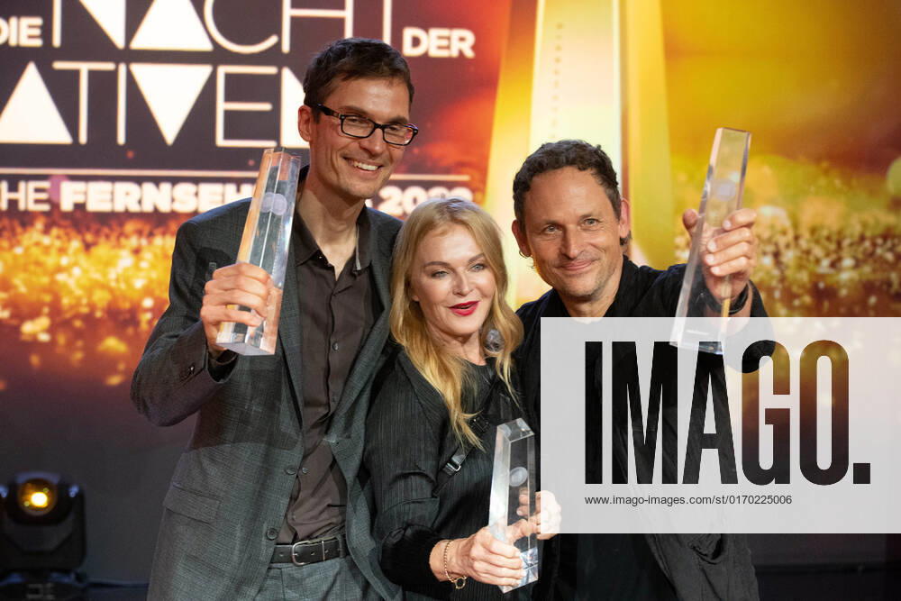 Preistraeger Matthias PETSCHE, Inga HUMPE, Tommi ECKART, v.l. Verleihung des Deutschen Fernsehpreises, Die Nacht der Kreativen - Der Deutsche Fernsehpreis 2022, Deutscher Fernsehpreis 2022 in Koeln, am 13.09.2022.