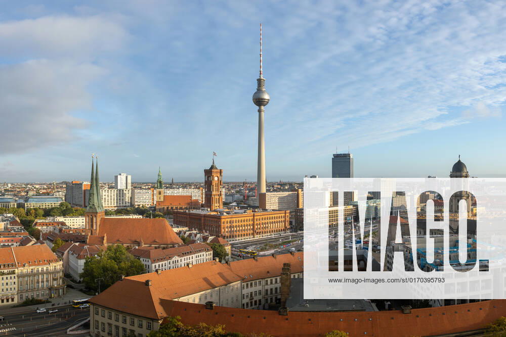 Panorama vom Zentrum Berlin Mitte. 04.10.2022, Berlin, GER - Panorama vom Zentrum Berlin Mitte., Berlin Berlin Deutschland, DEU Zentrum Mitte City Ost
