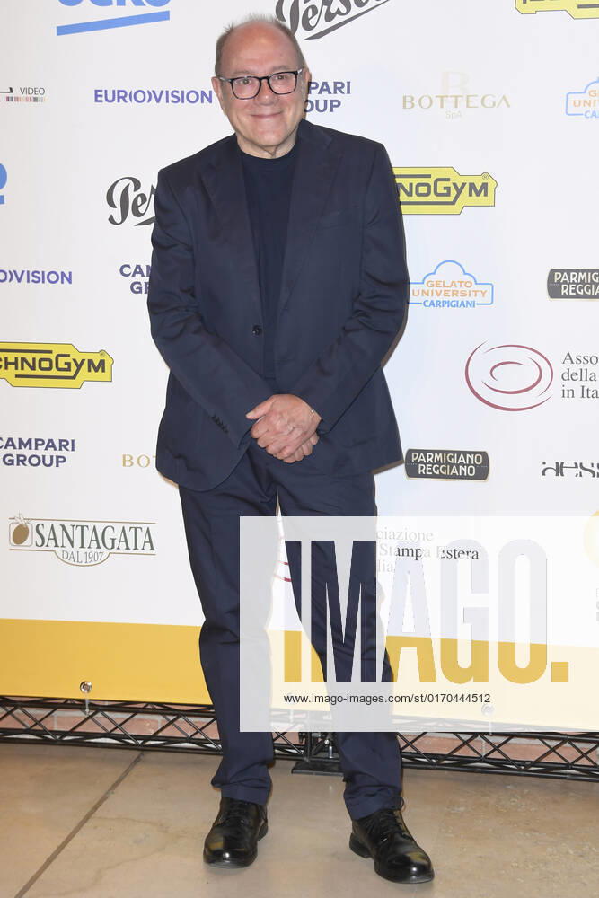 Carlo Verdone attends at the red carpet of the Globo d oro award 2022 at the Auditorium Parco Della Musica. Rome Italy - ZUMAs197 20221004_zaa_s197_449