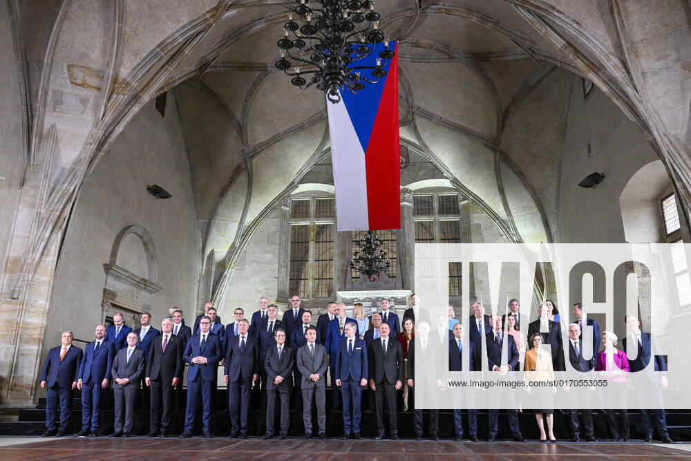 Gipfel der Europäischen Politischen Gemeinschaft in Prag A group photo of the first meeting of European Political Community (EPC), new political grouping, in Prague Castle s Vladislav Hall, Prague, Czech Republic, on October 6, 2022. (CTKxPhoto VitxSimanek) CTKPhotoP2022100606722 VIS 002