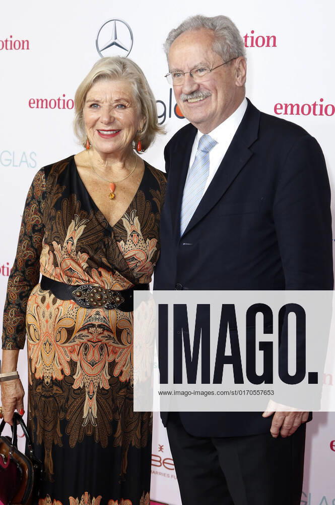 Jutta Speidel und Christian Ude bei der 11. Verleihung des EMOTION Award 2022 im Curio Haus. Hamburg