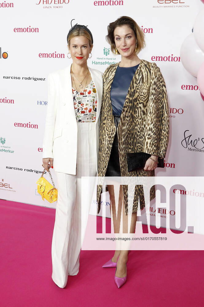 Wolke Hegenbarth und Julia Stinshoff bei der 11. Verleihung des EMOTION Award 2022 im Curio Haus. Hamburg