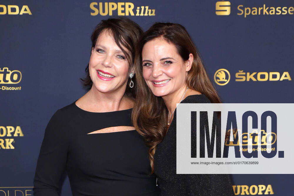 Janina Hartwich und Elisabeth Lanz bei der Verleihung Die Goldene Henne am 7.10.2022 in Leipzig Die Goldene Henne 2022 Verleihung in Leipzig