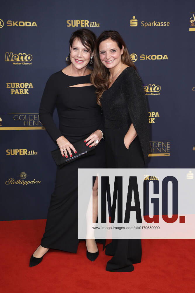 Janina Hartwich und Elisabeth Lanz bei der Verleihung Die Goldene Henne am 7.10.2022 in Leipzig Die Goldene Henne 2022 Verleihung in Leipzig
