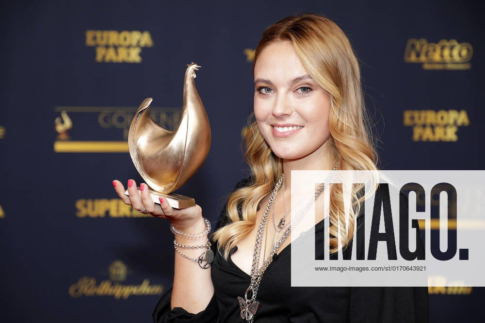 Preisträgerin Sophia bei der Verleihung Die Goldene Henne am 7.10.2022 in Leipzig Die Goldene Henne 2022 Verleihung in Leipzig - Preisträger Gewinner