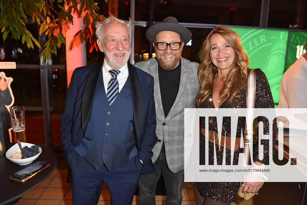 Gregor Meyle, Dieter Hallervorden mit Ehefrau Christiane Zander bei der GOLDENE HENNE 2022 in der Media City in Leipzig am 07.10.2022 - Aftershowparty