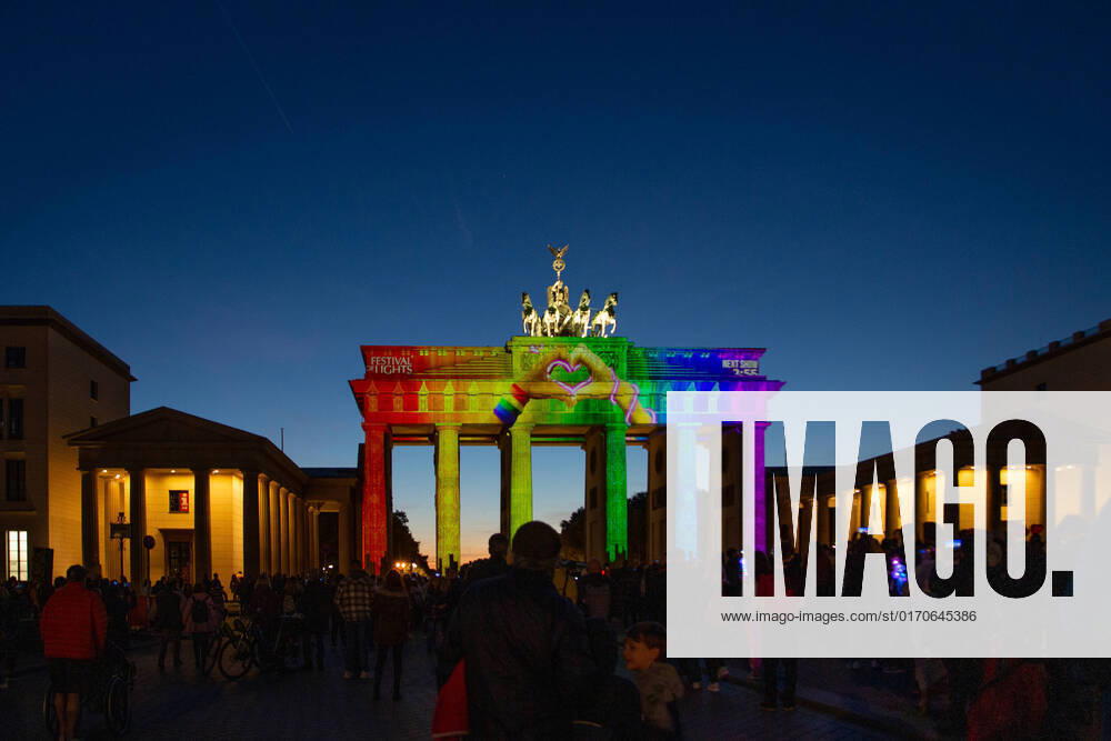 3D video installation in Brandenburger Tor during the Festival of Lights 2022 From October 7th to 16th, 2022 over the period of 10 evenings, the FESTIVAL OF LIGHTS 2022 will show around 70 light artworks by international artists from 7 p.m. to 11 p.m. at 35 locations *. Popular festival venues such as the Brandenburg Gate, Potsdamer Platz, Charlottenburg Palace, Bebelplatz, the Berlin TV Tower and the Nikolai Quarter. This year s motto VISION OF OUR FUTURE was implemented in a New Edition which is sustainable, innovative and responsible.