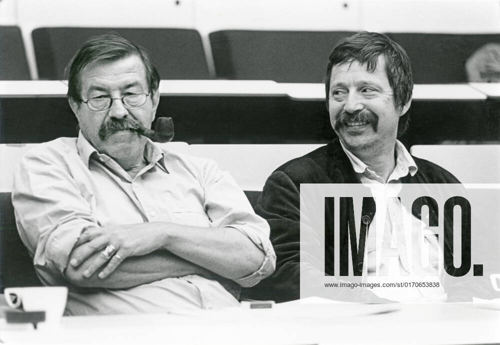 Günter Grass und Wolf Biermann beim PEN-Kongress, Hamburg 1986 Deutschland, Hamburg, 23. Juni 1986, Günter Grass, (1927-2015), deutscher Schriftsteller (links), Wolf Biermann, geb. 1936, deutscher Liedermacher und Lyriker, Teilnehmer bei 49. Internationaler PEN-Kongress, Literaturtagung, Schriftstellertagung im Congress Centrum Hamburg, Literatur, Porträt, Portrait, Geschichte, Zeitgeschichte, 1986, 1980er, 80er Jahre, Achtziger Jahre, historisch,