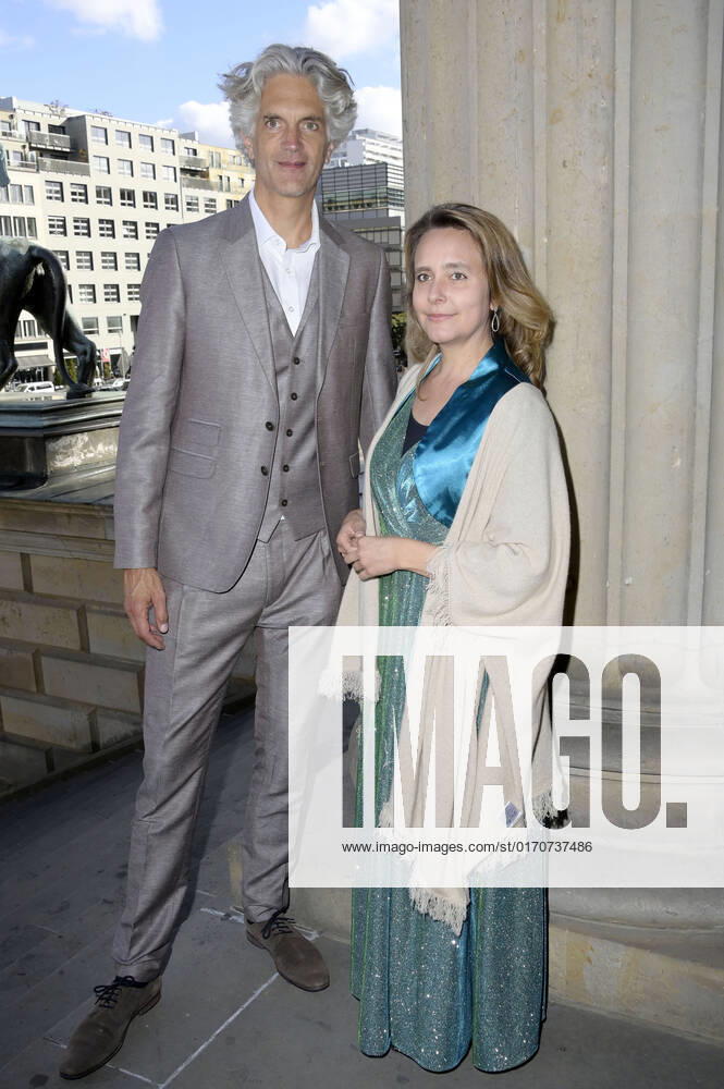 Dominik Wollenweber und Viviane Chassot bei der Verleihung des Opus Klassik 2022 im Konzerthaus am Gendarmenmarkt. Berlin