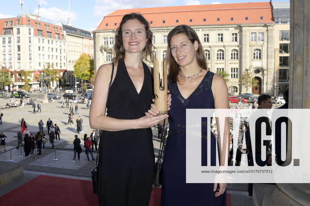 Anna-Luise Oppelt und Mareike Neumann bei der Verleihung des Opus Klassik 2022 im Konzerthaus am Gendarmenmarkt. Berlin