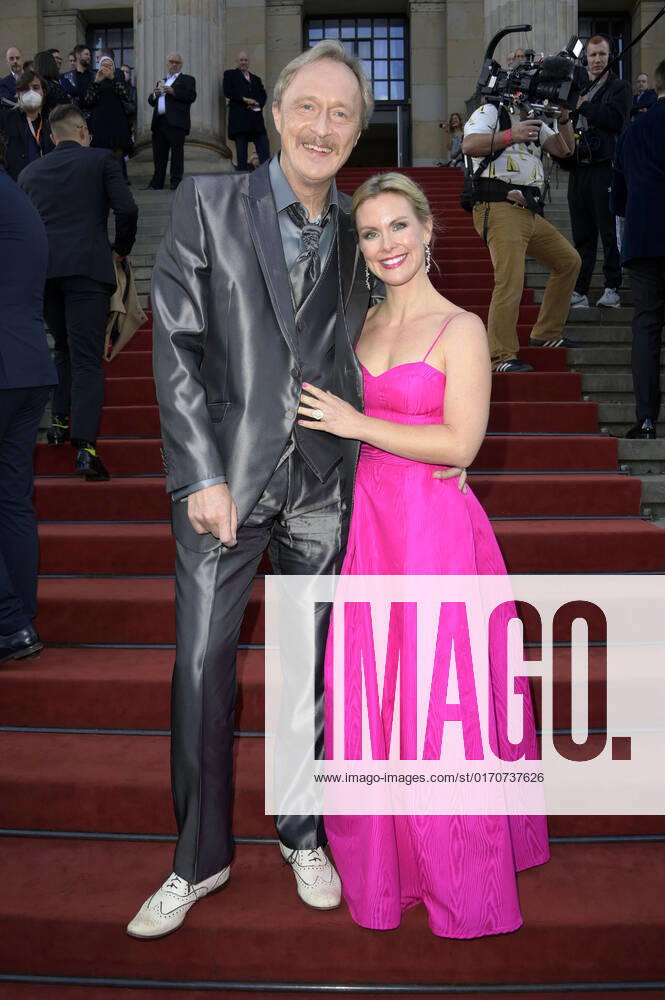 Albrecht Mayer mit Ehefrau Alexandra Mayer bei der Verleihung des Opus Klassik 2022 im Konzerthaus am Gendarmenmarkt. Berlin