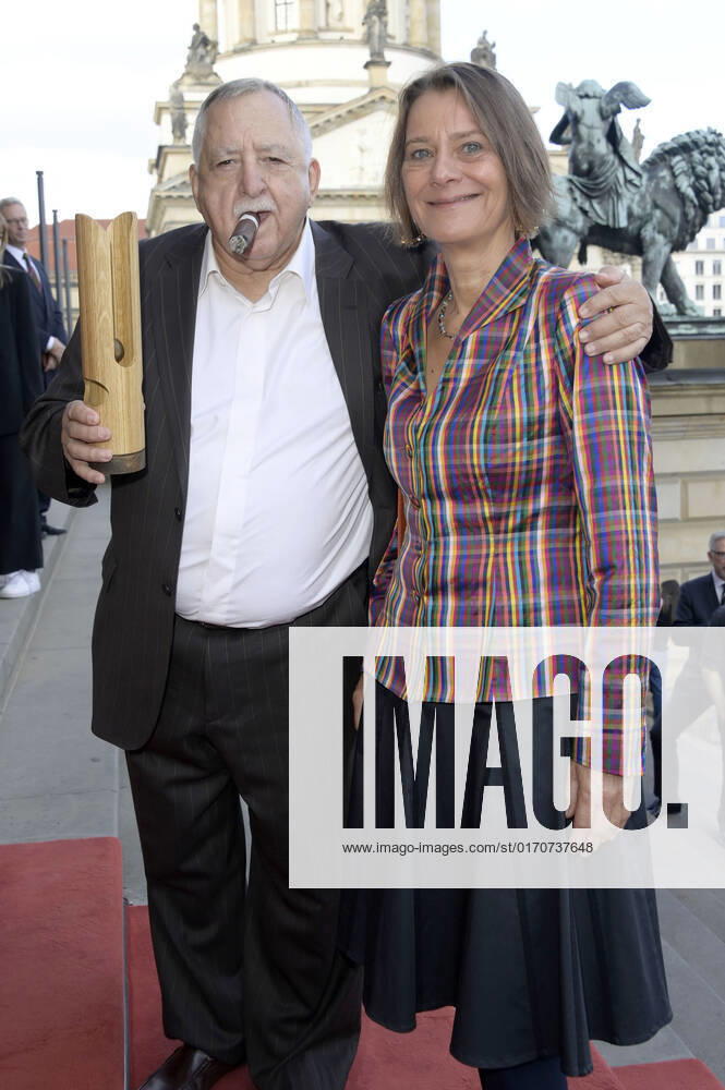 Paul Van Nevel mit Ehefrau Silke Jacobsen bei der Verleihung des Opus Klassik 2022 im Konzerthaus am Gendarmenmarkt. Berlin