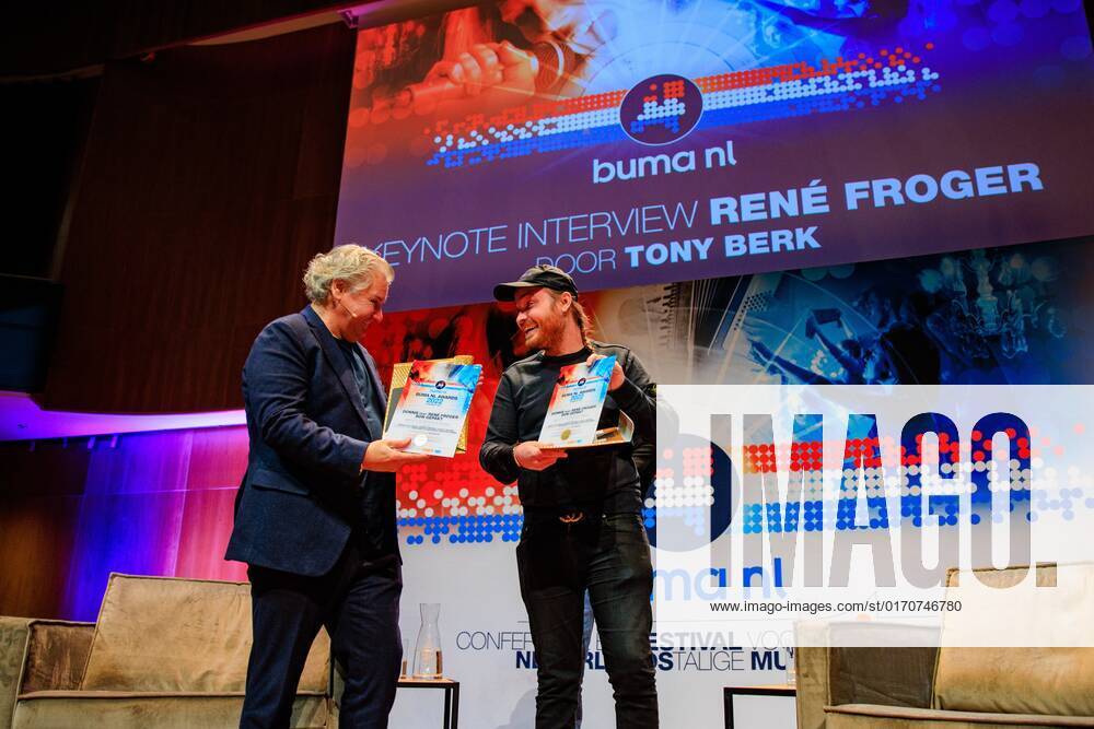 2022-10-10 14:22:54 UTRECHT - Singer Rene Froger and Donnie receive the Buma NL Award in the category Most Successful Single from Mart Hoogkamer in TivoliVredenburg. ANP LEVIN DEN BOER netherlands out - belgium out