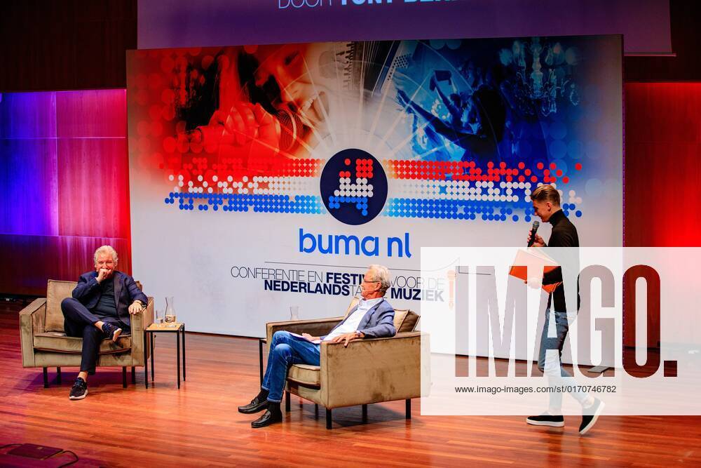 2022-10-10 14:21:22 UTRECHT - Singer Rene Froger receives the Buma NL Award in the category Most Successful Single from Mart Hoogkamer in TivoliVredenburg. ANP LEVIN DEN BOER netherlands out - belgium out