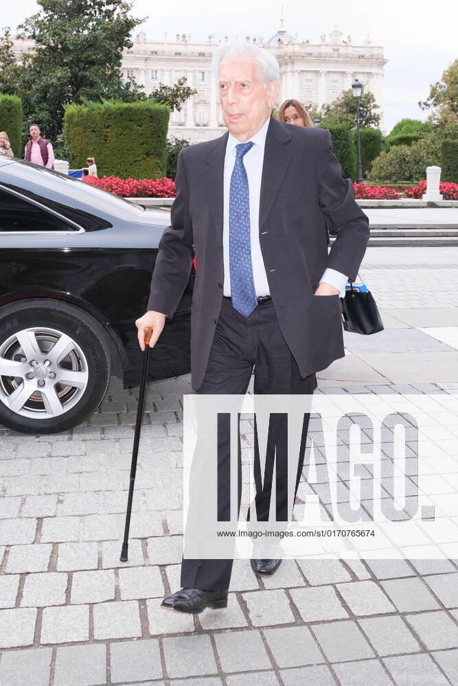 Author Mario Vargas Llosa arrives for the Madrileno del Ano 2022 awards at the Royal Theater in Madrid. Madrid Spain - ZUMAs197 20221010_zaa_s197_391