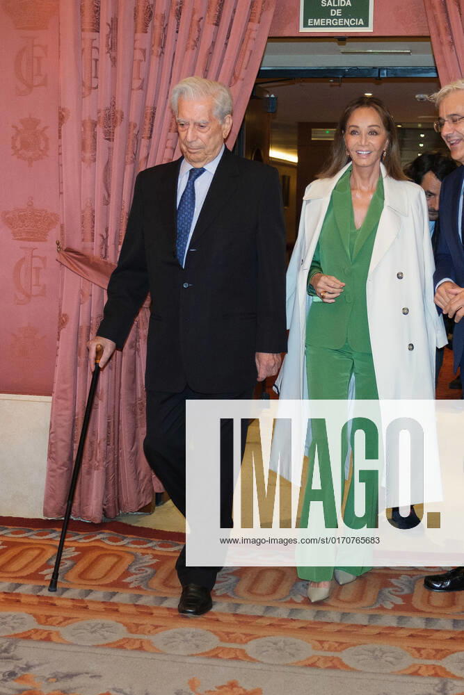 Author Mario Vargas Llosa and Isabel Preysler attend the Madrileno del Ano 2022 awards at the Royal Theater in Madrid. Madrid Spain - ZUMAs197 20221010_zaa_s197_395