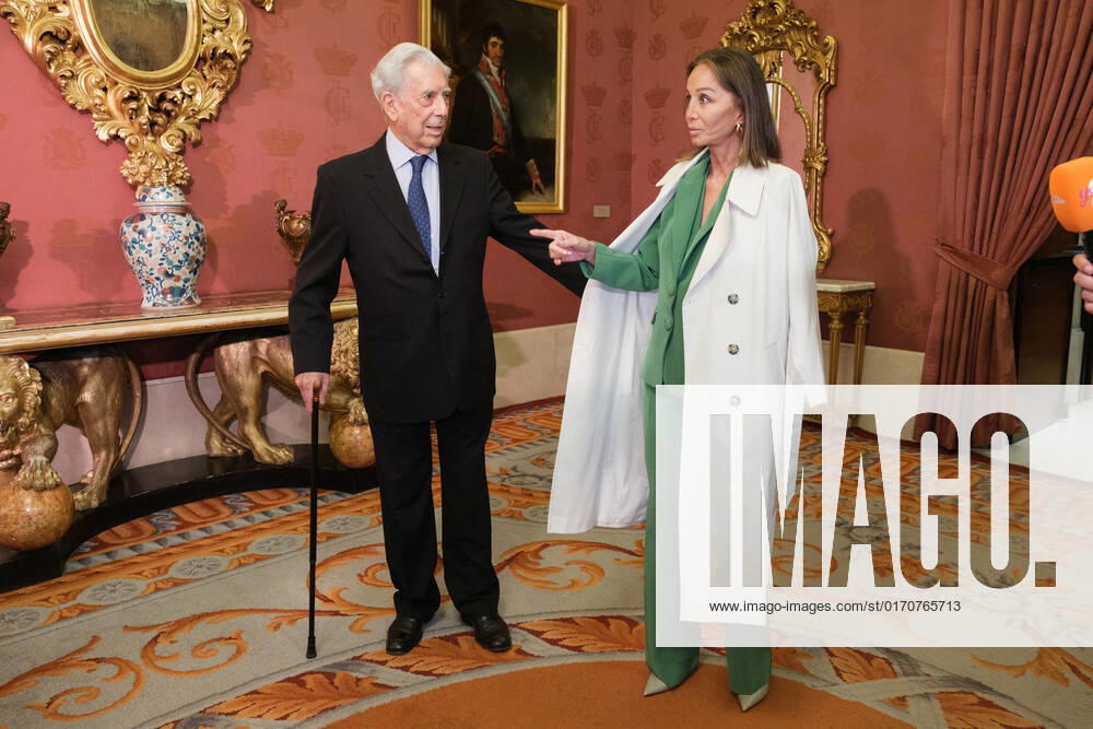 Author Mario Vargas Llosa and Isabel Preysler attend the Madrileno del Ano 2022 awards at the Royal Theater in Madrid. Madrid Spain - ZUMAs197 20221010_zaa_s197_396