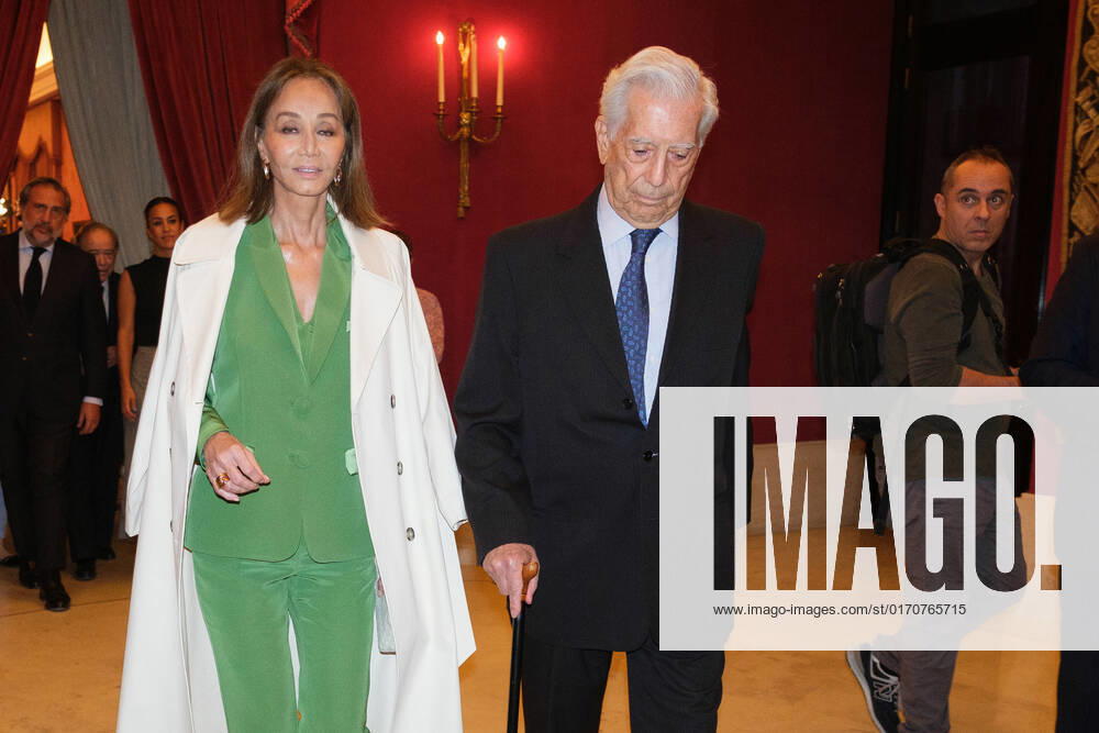 Isabel Preysler and Author Mario Vargas Llosa attend the Madrileno del Ano 2022 awards at the Royal Theater in Madrid. Madrid Spain - ZUMAs197 20221010_zaa_s197_398
