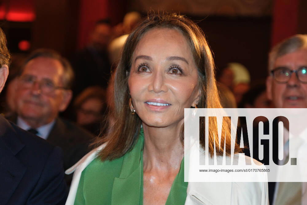 Isabel Preysler attends the Madrileno del Ano 2022 awards at the Royal Theater in Madrid. Madrid Spain - ZUMAs197 20221010_zaa_s197_408