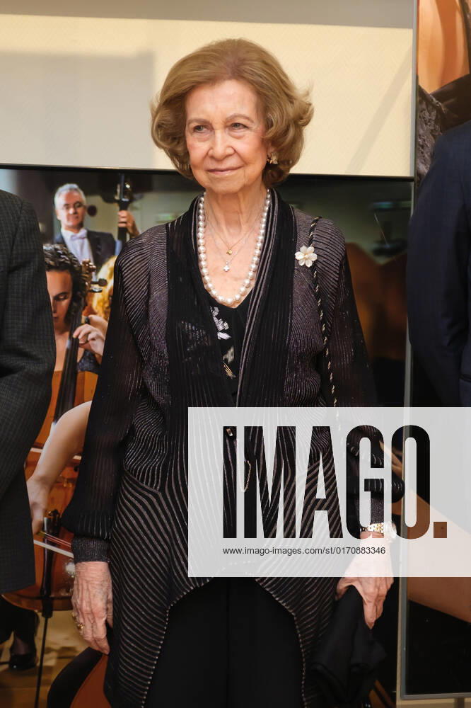 Queen Sofia attends the presentation of the XXXIX Queen Sofia Award for Musical Composition to Nuria Nunez for her work Enjambres at the Teatro Monumental in Madrid. Madrid Spain - ZUMAs197 20221013_zaa_s197_121