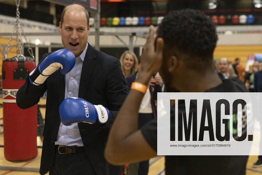 . 13 10 2022. London, United Kingdom. Prince William & Kate Middleton, The Prince and Princess of Wales , take part in an event with the charity Coach Core, at the Queen Elizabeth Olympic Park in London. During the event the Prince had a go at boxing. xi-Imagesx IIM-23837-0043