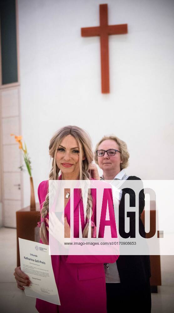 Frankfurt am Main, Der Landesverband Evangelische Frauen in Hessen und Nassau e.V ehrt Moderatorin Sonya Kraus mit dem Katharina-Zell-Preis für ihren mutigen Umgang mit ihrer Brustkrebserkrankung