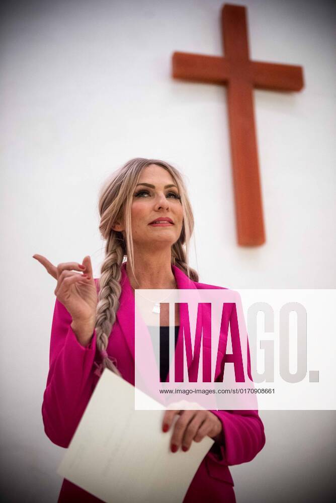 Frankfurt am Main, Der Landesverband Evangelische Frauen in Hessen und Nassau e.V ehrt Moderatorin Sonya Kraus mit dem Katharina-Zell-Preis für ihren mutigen Umgang mit ihrer Brustkrebserkrankung