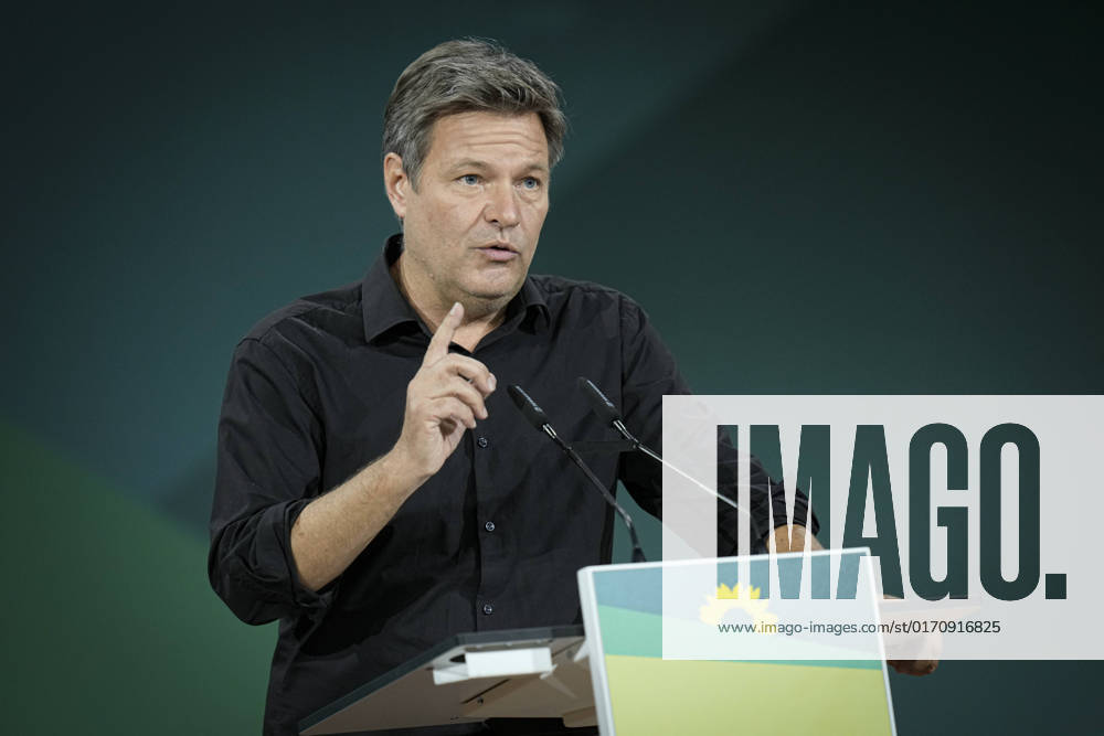Bundesparteitag Buendnis 90 Die Gruenen - 48. Ordentliche Bundesdelegiertenkonferenz 2022 Bonn Aktuell, 14.10.2022, Bonn, Robert Habeck bei seiner Rede beim Bundesparteitag von Buendnis90 Die Grunen und der 48. Ordentlichen Bundesdelegiertenkonferenz 2022 Partei Buendnis 90 Die Gruenen Bonn Nordrhein-Westfalen Deutschland