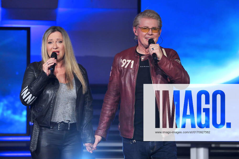 SWR 4: Gläserne 4 . Sänger Markus Mörl und Yvonne König anläßlich der Verleihung der Gläserne 4 vom SWR 4 am 14.10.2022 in der Phoenixhalle im Römerkastell Stuttgart. 20221014MWI44467